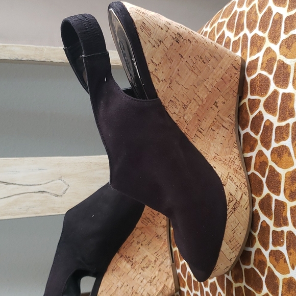 Carlos - Picture 4 of 11